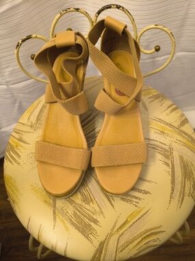 Report Yellow Elastic Strap Women’s Sandals